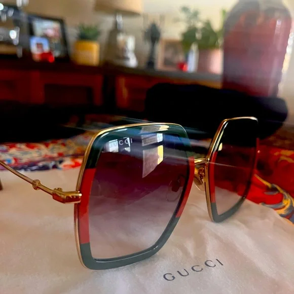 Gucci | Accessories | Gucci Sunglassesoversized Greenred  display picture 1
